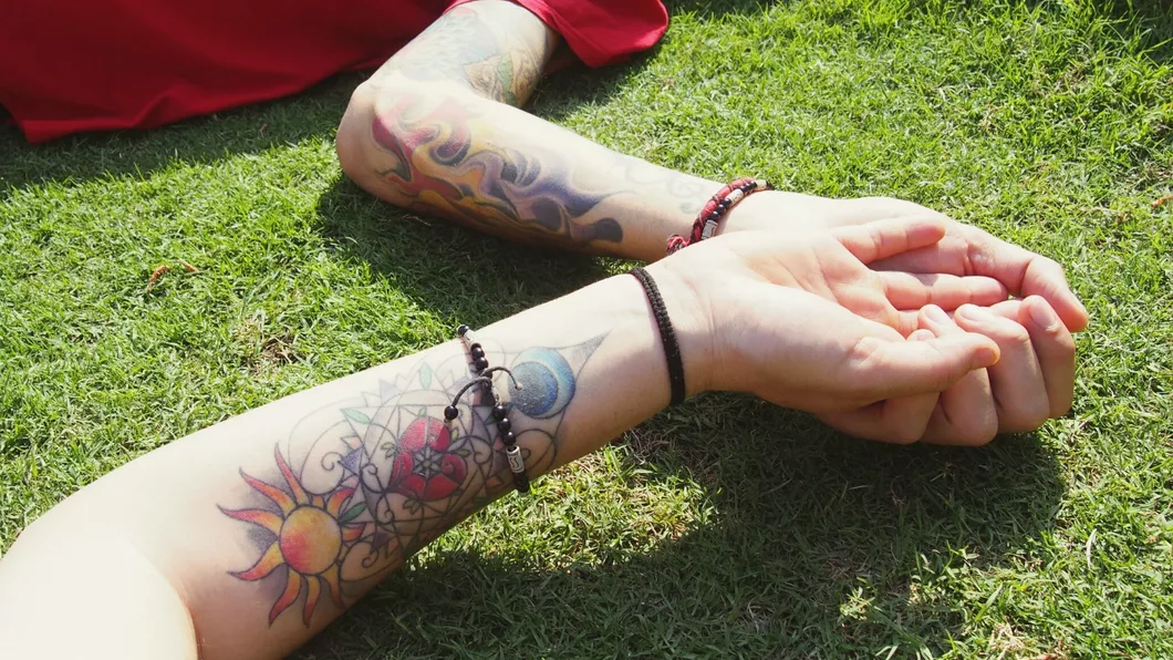 Tatuaje frumoase pentru cupluri. Cum alegem modelul și zona în care ne tatuăm