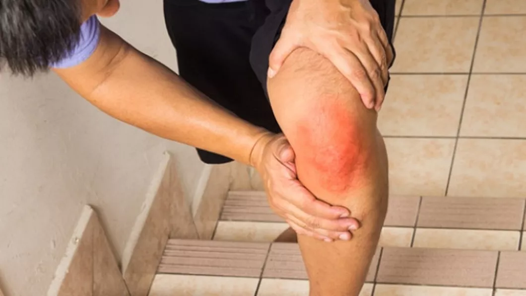 Durerea la genunchi coboară pe scări? Iată ce încearcă să-ți spună corpul tău