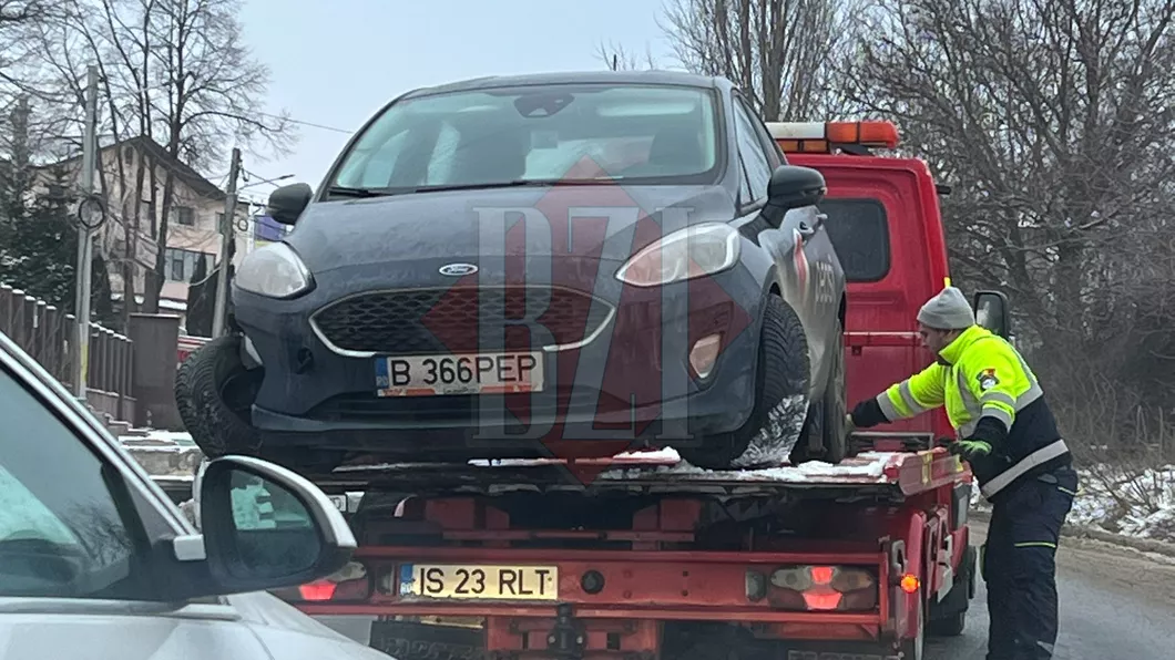 Un şofer a pierdut controlul volanului şi a intrat într-un cap de pod în Iași - EXCLUSIVFOTO