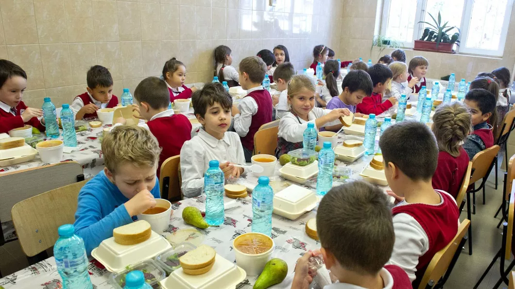 CJ împarte bani pentru masa caldă în școli pe 2022 în Iași. Lista localităților care primesc fonduri