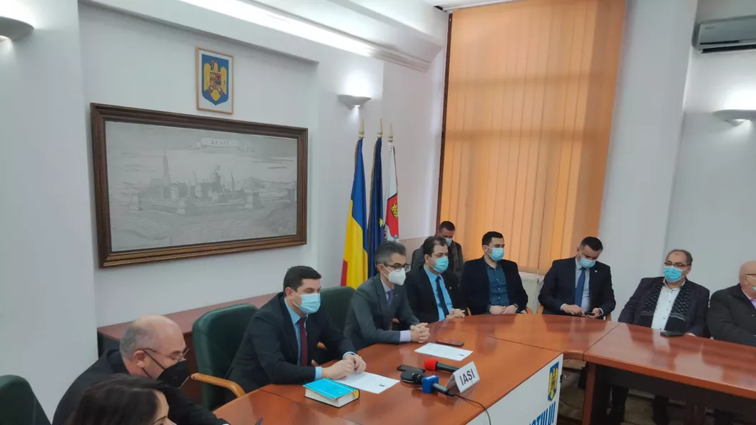Noul prefect Bogdan Cojocaru a fost instalat oficial în funcţie. Senatorul Maricel Popa a venit să-şi susţină omul din Prefectură - FOTO