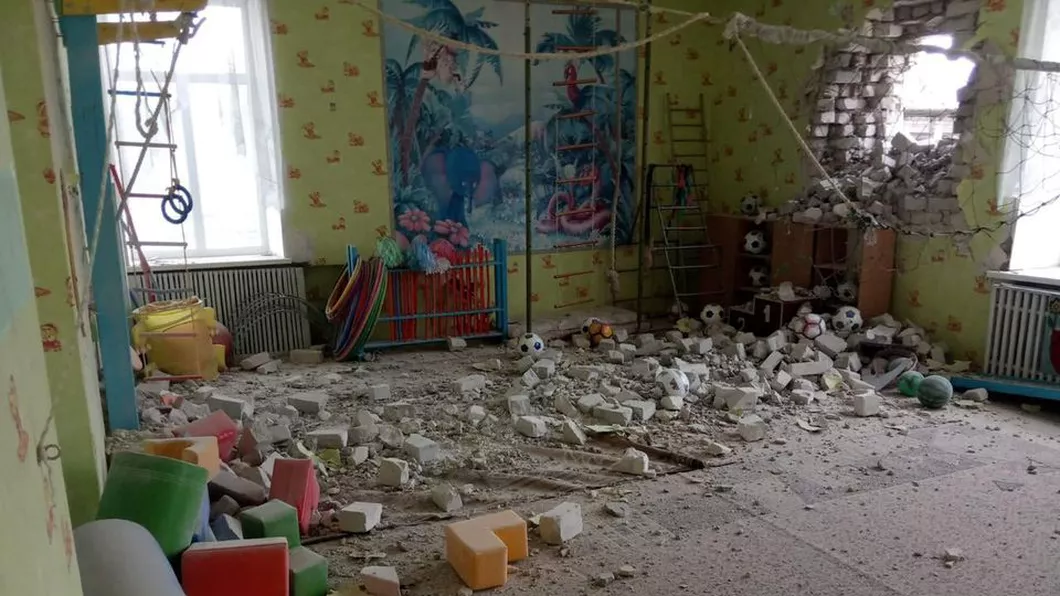 Începutul războiului în Ucraina Mai multe bombardamente raportate în zonele controlate de rebelii susținuți de Rusia
