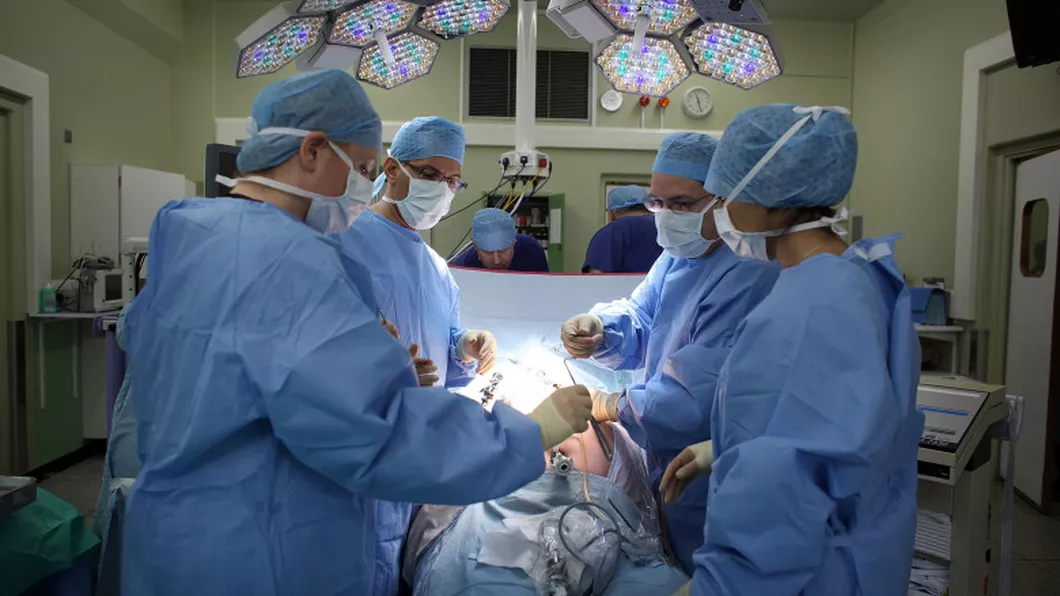 Experiment sexual în Botoşani. O tânără a fost operată de urgenţă după ce i-a rămas blocat în vagin un obiect