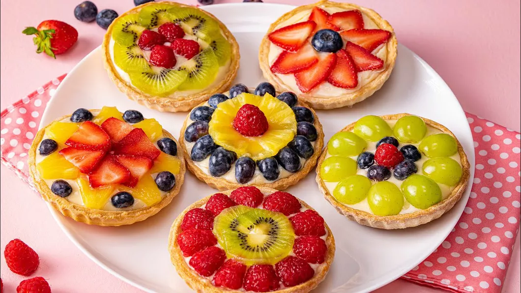 Mini tarte cu fructe pentru mesele festive. Cum să îi impresionezi pe musafiri cu un desert rafinat