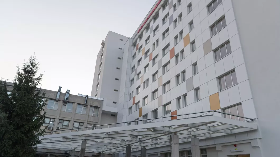 Copilul din Botoșani căzut de la etajul trei adus la Spitalul de Copii Sf. Maria Iași cu un elicopter
