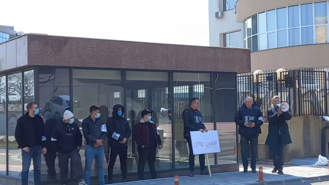 APP Iași a protestat la sediul companiei E-ON Oamenii vor renunțarea la regularizarea facturilor