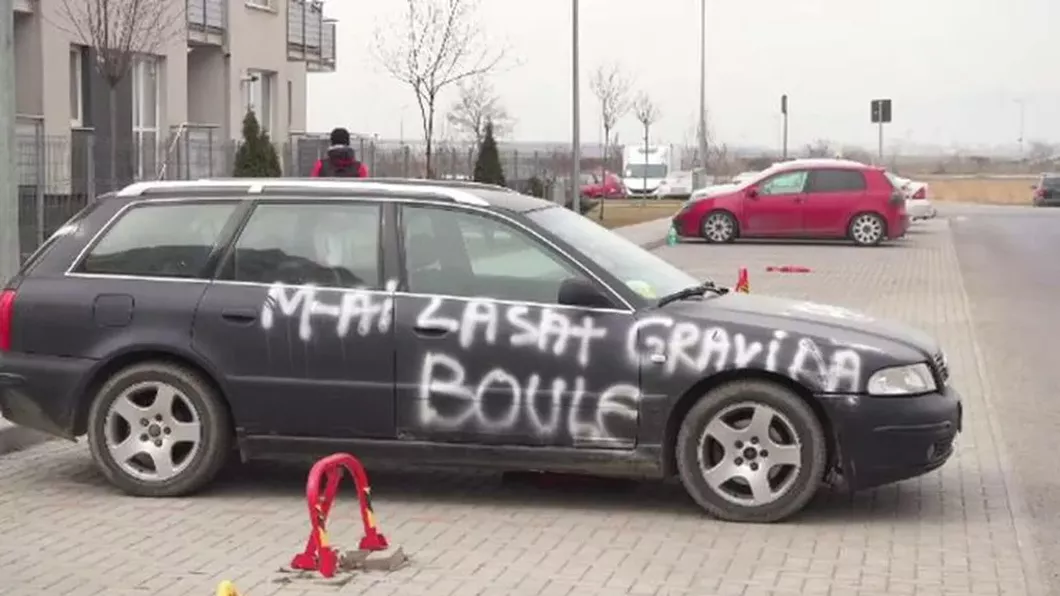 Un bărbat din Brașov a avut parte de șocul vieții lui. A găsit acest mesaj scris pe maşină
