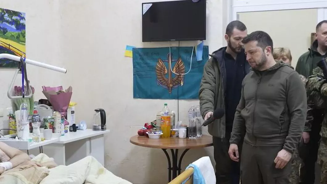 Volodimir Zelenski a vizitat soldați ucraineni în spital