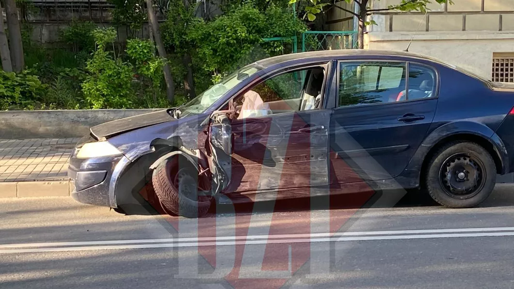 Accident rutier în municipiul Iași. Trei autoturisme au intrat în coliziune - EXCLUSIV FOTO