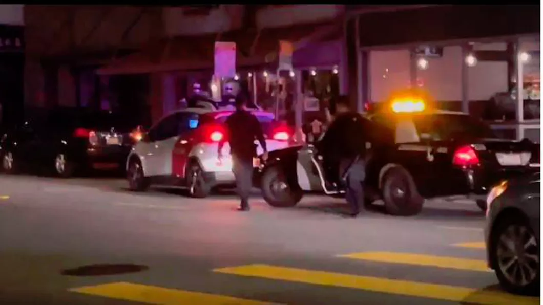 Videoclip viral în America O mașină fără șofer este oprită de un poliţist din San Francisco
