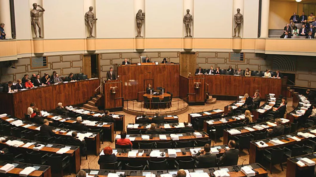 Parlamentul finlandez a început dezbaterile asupra aderării la NATO în ciuda amenințărilor ruse