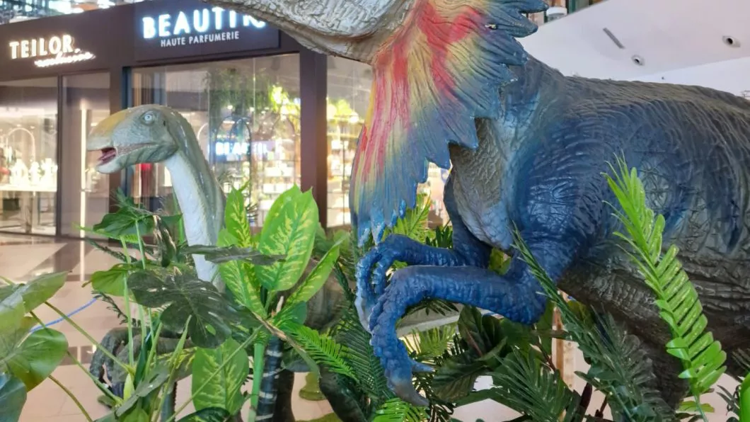 Lumea Dinozaurilor expoziție cu dinozauri animatronici de până la 13 metri lungime la Iulius Mall Cluj