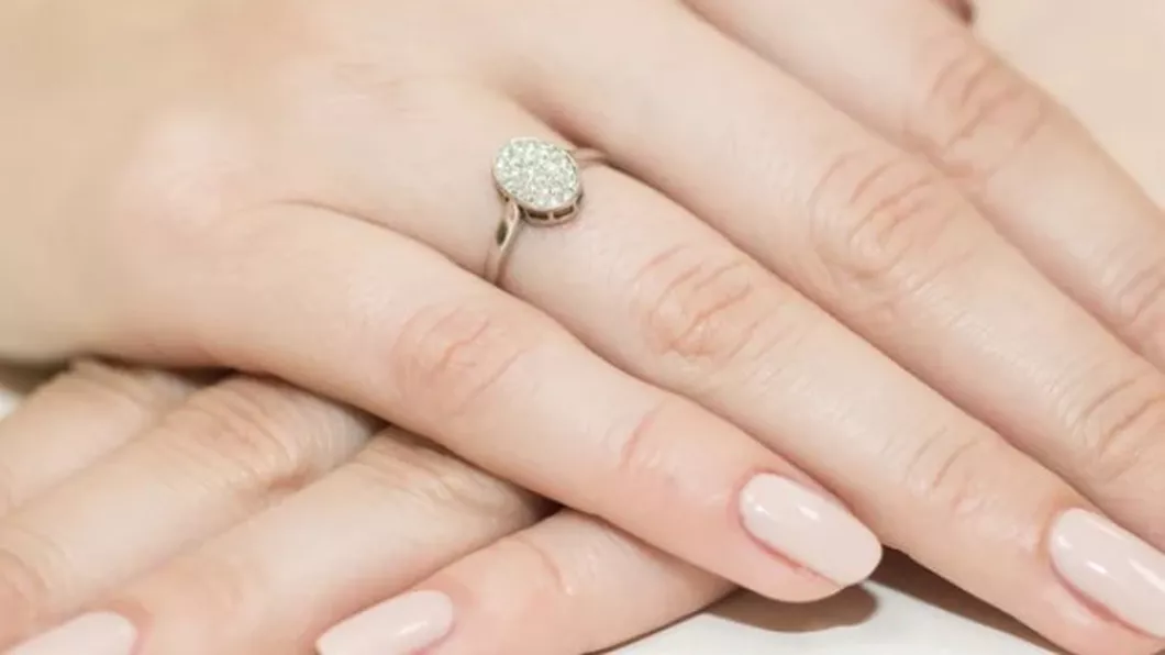 3 aspecte de care să ții cont când alegi inelul de logodnă