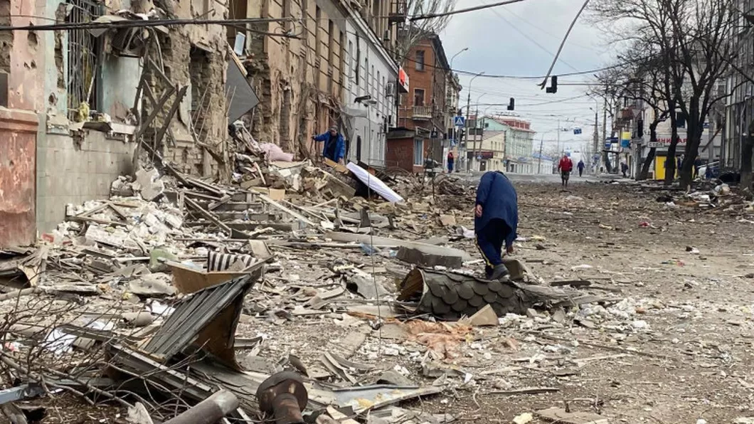 Camioanele ruşilor ce conţin inscripţia ajutor umanitar ar scoate de fapt cadavrele civililor din Mariupol