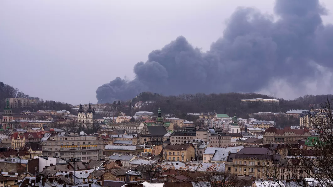 Explozii în lanț în regiunea Lviv urmate de atacuri în aproape toate regiunile Ucrainei. Rușii susțin că au distrus zeci de instalații militare - VIDEO