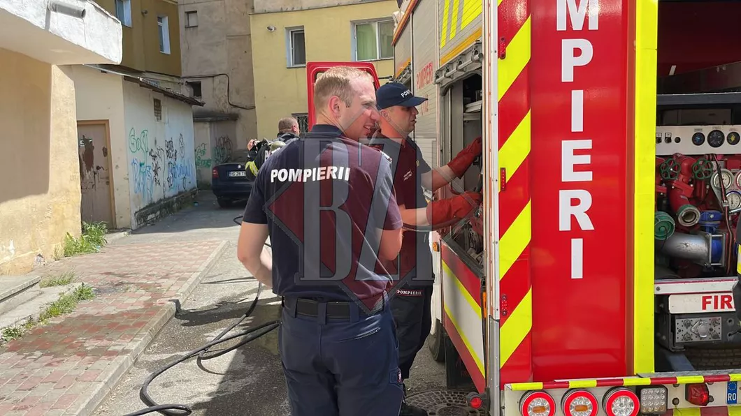 Incendiu la un apartament din cartierul Alexandru cel Bun. Pompierii ieşeni intervin - EXCLUSIV FOTO UPDATE VIDEO