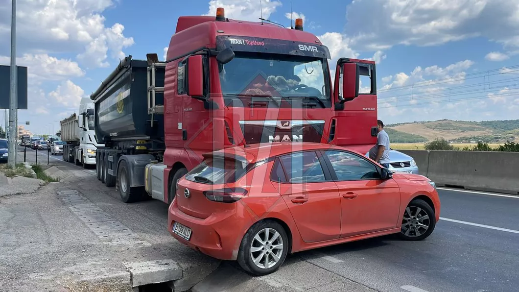 Cel mai inconștient șofer a provocat un accident rutier la Popas Păcurari. A văzut că vine TIR-ul dar totuși nu a oprit - EXCLUSIV FOTO