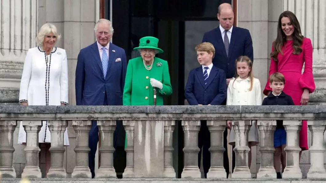 Regina Elisabeta a apărut la balconul Palatului Buckingham în ultima zi a Jubileului