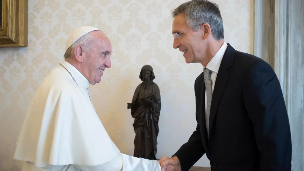 Papa Francisc a spus că războiul din Ucraina poate a fost provocat. Şeful NATO i-a răspuns
