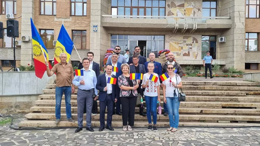 Membrii filialei Iași ai Alianței pentru Unirea Românilor au participat la Ziua Imnului Național - GALERIE FOTO P