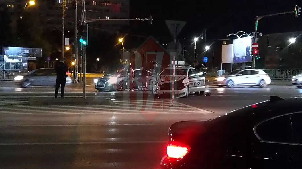 O autospecială de poliţie a fost implicată azi noapte într-un accident rutier în Podu Roș Iași Mai multe persoane au fost rănite - EXCLUSIVFOTOUPDATE