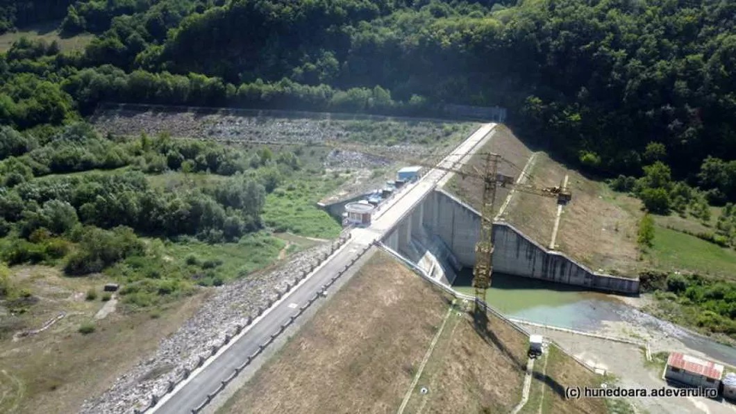 Barajul Mihăileni a rămas fără lac de acumulare. Lucrările s-au întins pe 35 de ani - FOTO VIDEO