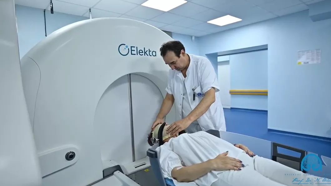 O pacientă cu o tumoră de 14 cm a fost salvată cu ajutorul tehnologiei Gamma Knife de neurochirurgii ieșeni - FOTO VIDEO