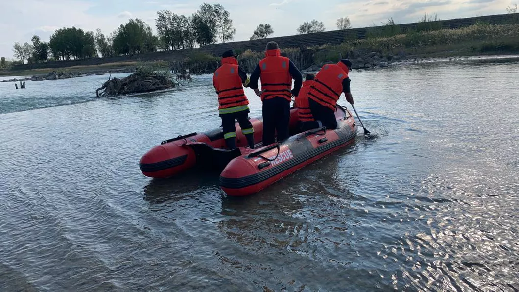 Două persoane din comuna Mirosloveşti s-au înecat în râul Moldova. Ambele persoane au murit - EXCLUSIV UPDATE FOTO VIDEO