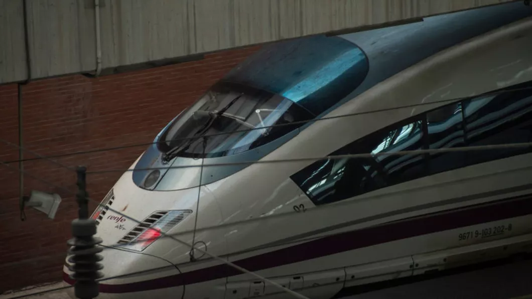 Un român a furat cabluri electrice în Spania. Circulaţia trenurilor de mare viteză pe ruta Madrid - Barcelona blocată