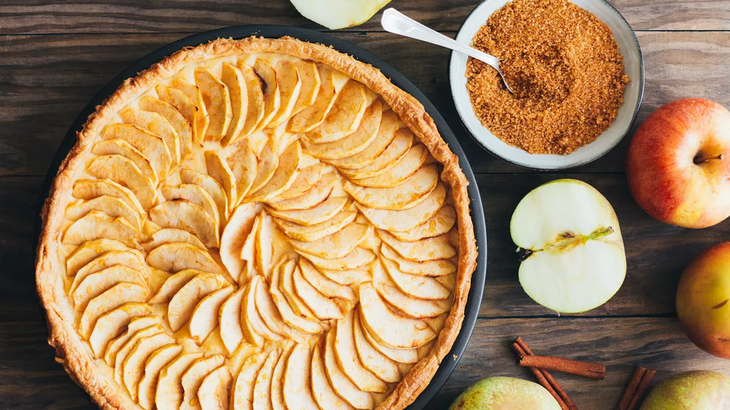 Cea mai simplă tartă cu mere îndrăgită de toată familia. Un desert delicios ce merită încercat