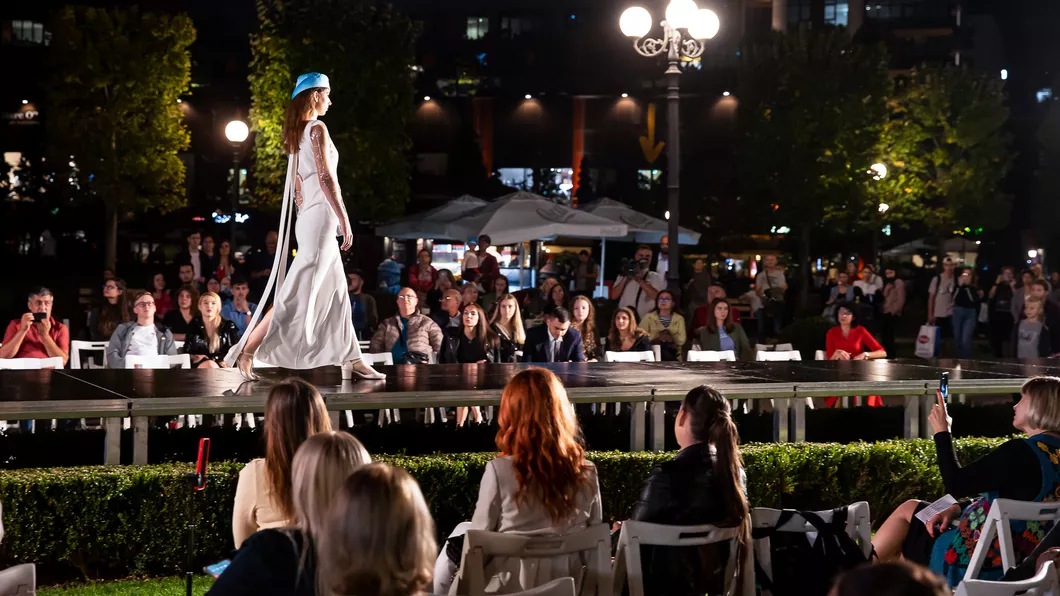 Noua generaţie de designeri îşi prezintă creaţiile la Art East Fashion Weekend în grădina Palas