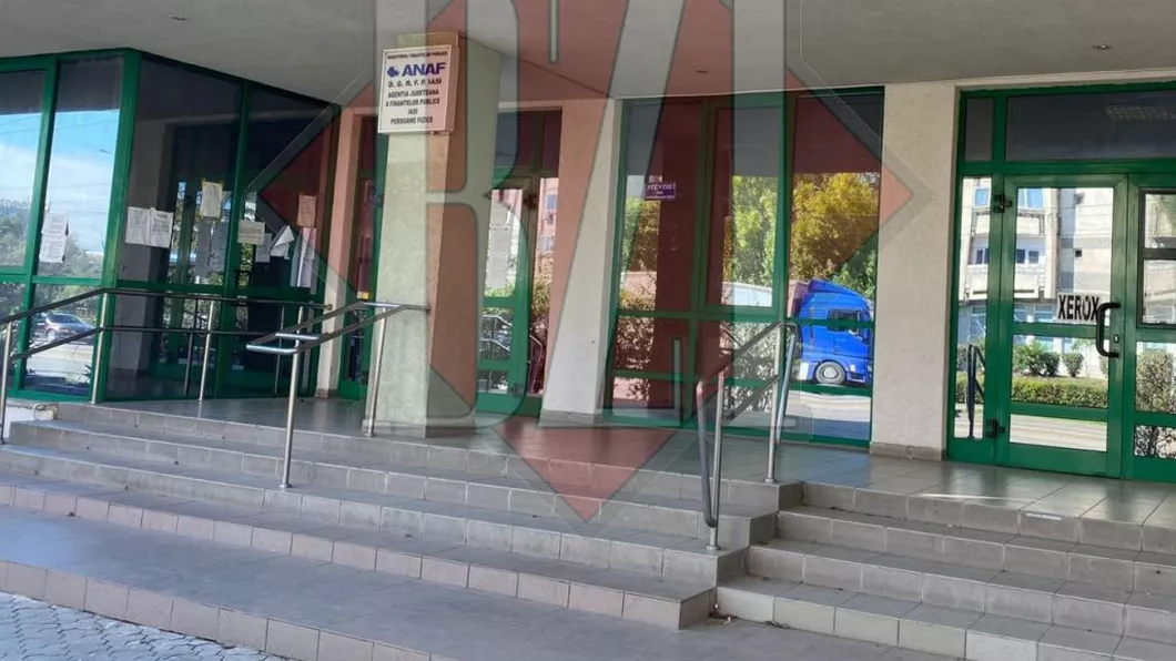 Taxă de ajutor cerută de paznic la intrare în clădirea ANAF Iași Trăim într-o societate nebună