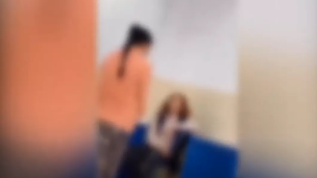 Bătaie la o şcoală din Iaşi. Două eleve şi-au împărţit palme şi picioare - FOTO VIDEO