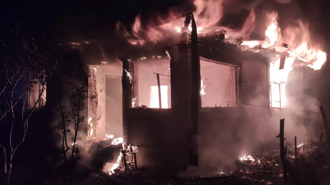 Incendiu la o casă din localitatea Erbiceni. Pompierii intervin de urgență - EXCLUSIV GALERIE FOTO VIDEO UPDATE