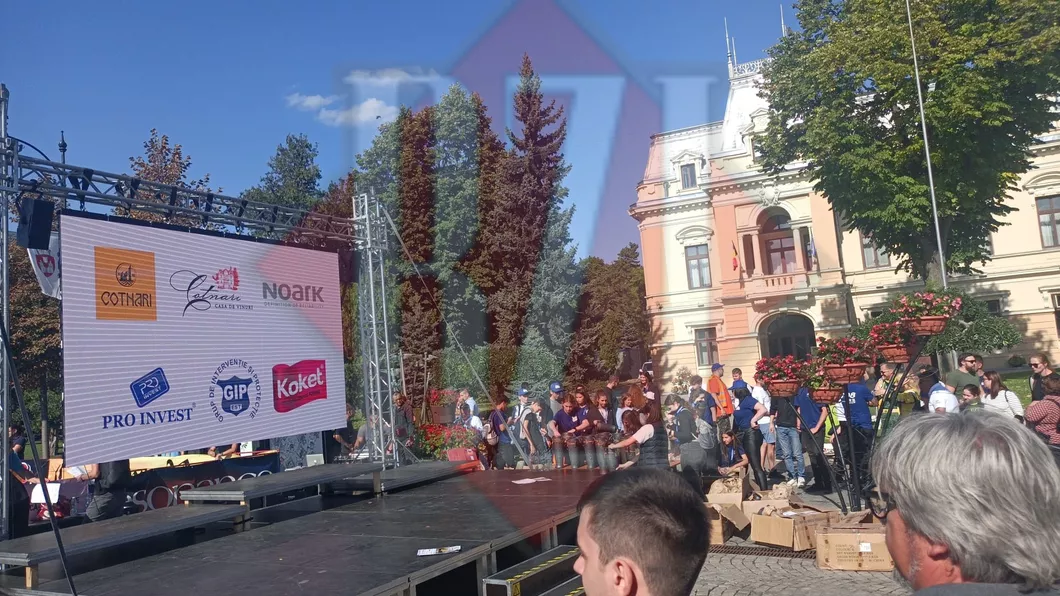 Raliul Iașului ajunge la final Festivitatea de premiere din fața Primăriei Iași are loc acum - FOTO LIVE VIDEO
