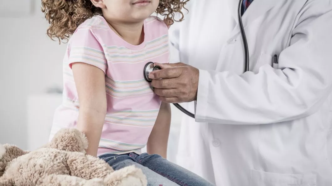 Val de viroze şi pneumonii în spitalele de pediatrie. Medicii acuză lipsa vaccinurilor