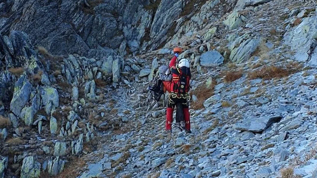 Un tânăr de 26 de ani a murit în Masivul Retezat după ce a alunecat și a căzut 100 de metri