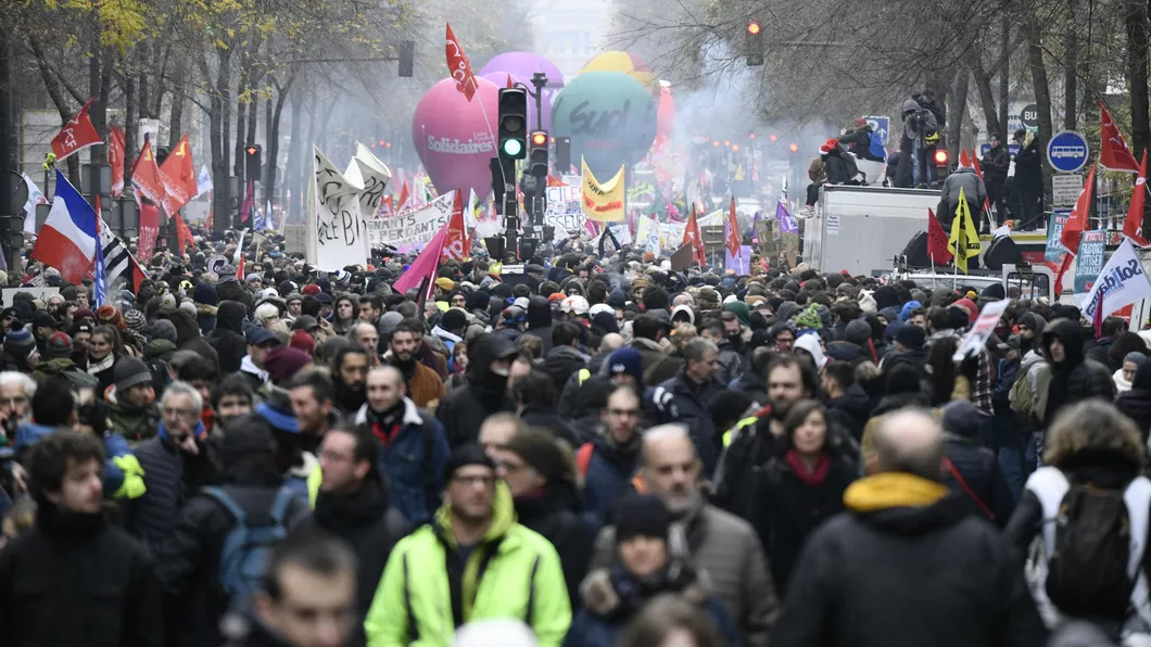 Mii de oameni protestează în capitala Franţei împotriva creşterii preţurilor