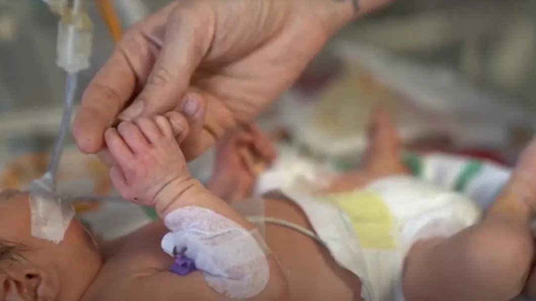 Mărturia mamei al cărei bebeluș prematur ar fi fost aruncat de medicul care ar fi trebuit să-l salveze