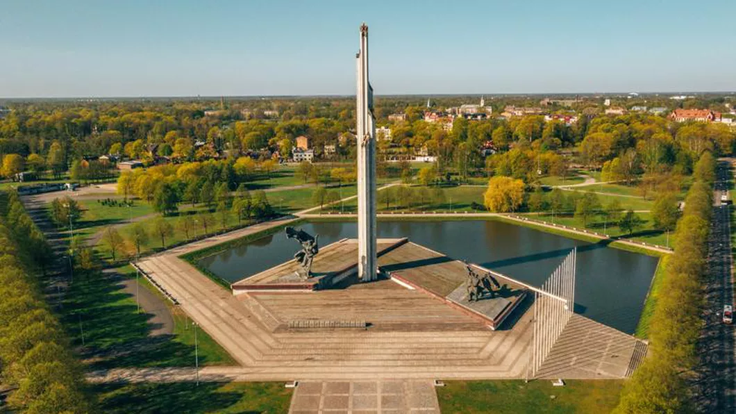 Estonia pe urmele Letoniei se va adopta o lege pentru demontarea monumentelor sovietice