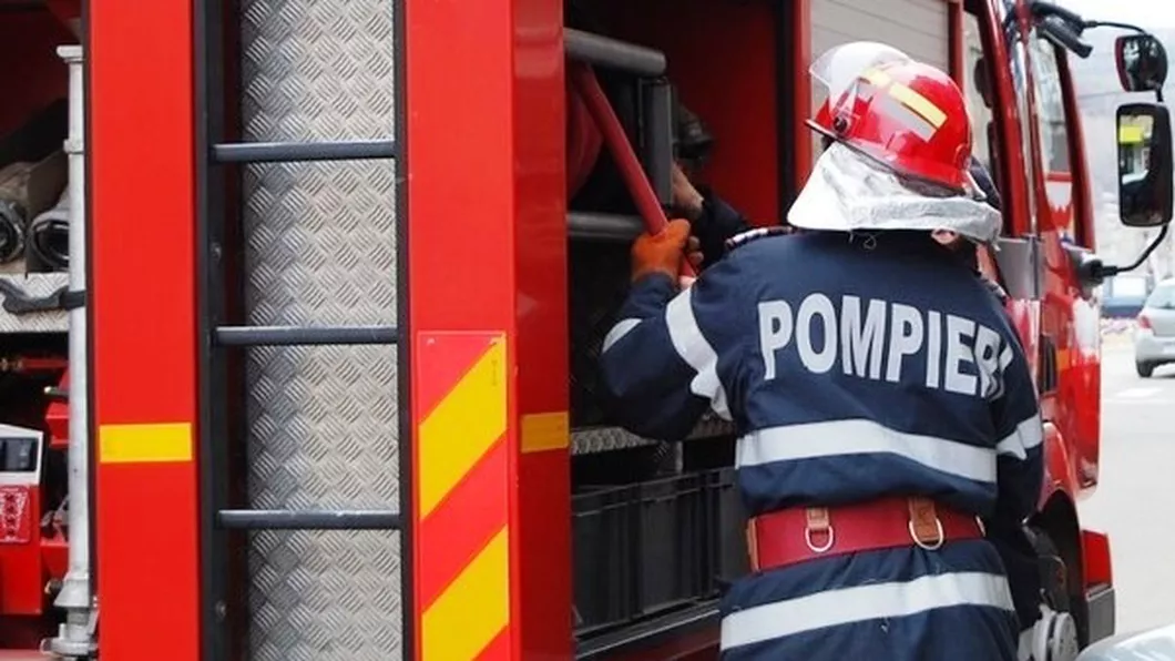 Incendiu în județul Iași. O anexă gospodărească a fost cuprinsă de flăcări