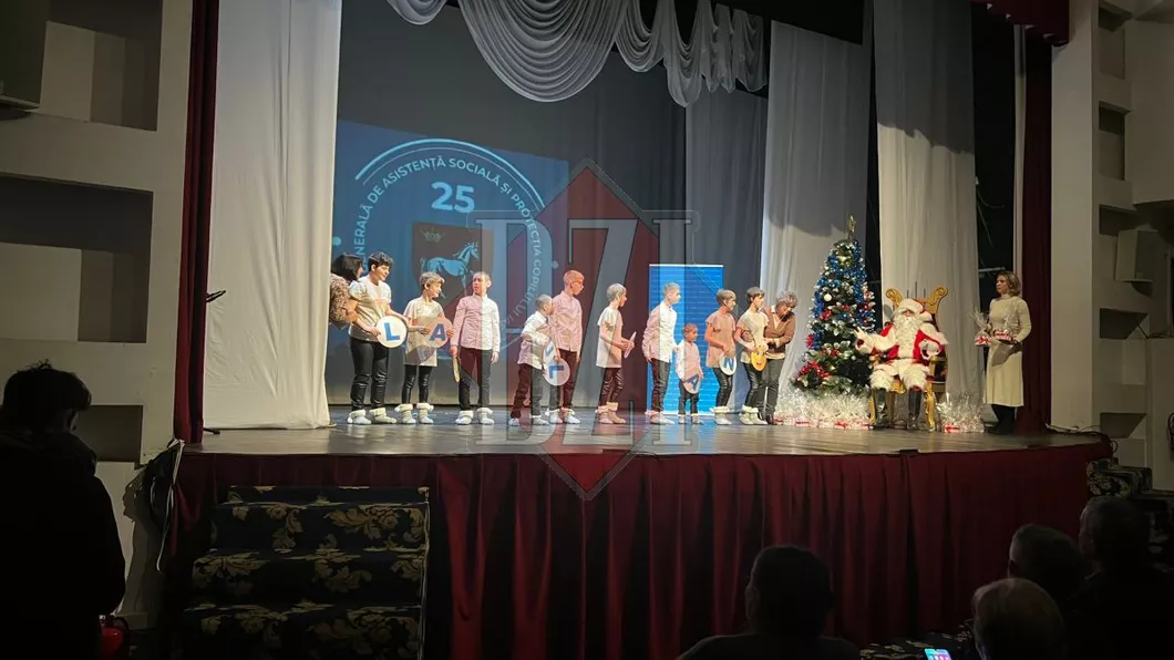 Serbare de Crăciun pentru copiii din cadrul DGASPC Iaşi organizată la Ateneul Naţional - FOTO