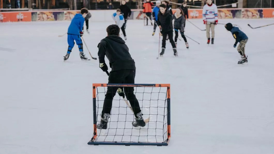 Noi provocări la Palas Ice  cursuri de hochei pentru pasionații sporturilor de iarnă