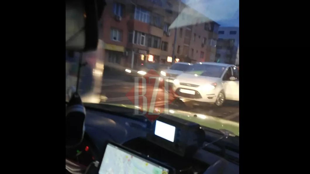Accident rutier în municipiul Iași. Două autoturisme s-au ciocnit în Tudor Vladimirescu - EXCLUSIV