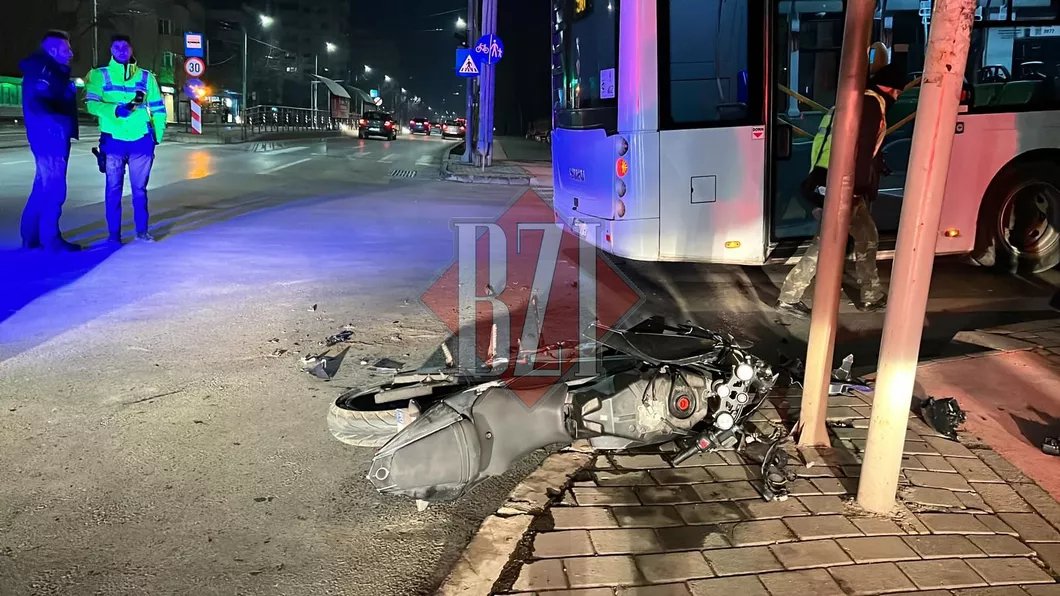 Accident rutier în municipiul Iași. Au fost implicate o motocicletă și un autobuz - EXCLUSIV FOTO