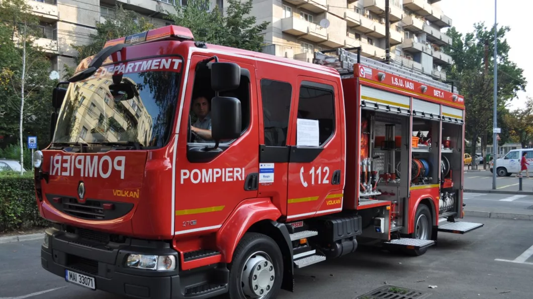 Incendiu în județul Iași. O casă din localitatea Topile a fost cuprinsă de flăcări