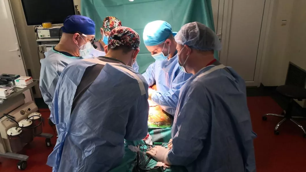 O interveție de anvergură a fost efectuată de o echipă mixtă formată din medici chirurgi vasculari de la Iași și Bacău