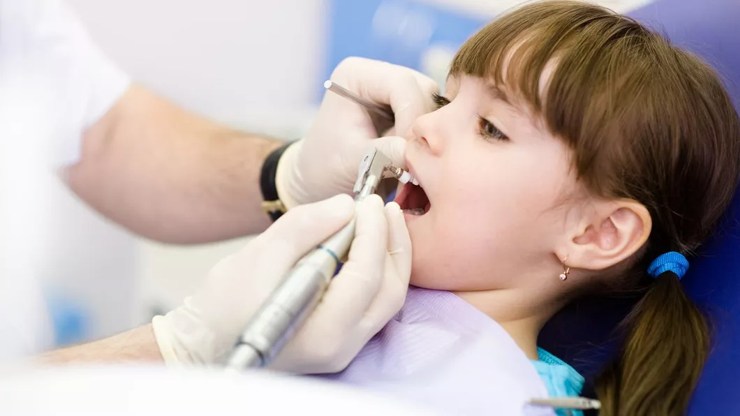 Demineralizare dinților la copii. Cauzele care afectează smalțului dentar