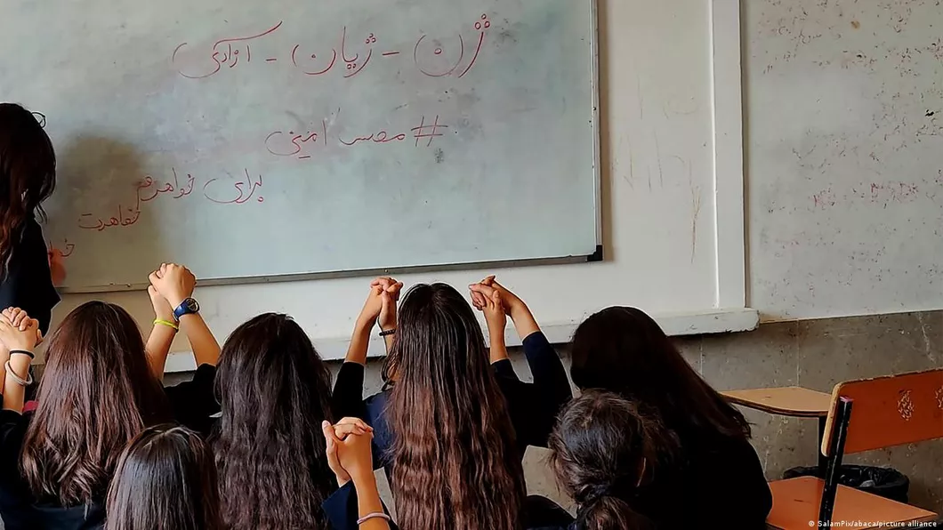 Guvernul iranian asusține că valul de otrăviri cu gaz din colegiile de fete are ca scop reaprinderea protestelor