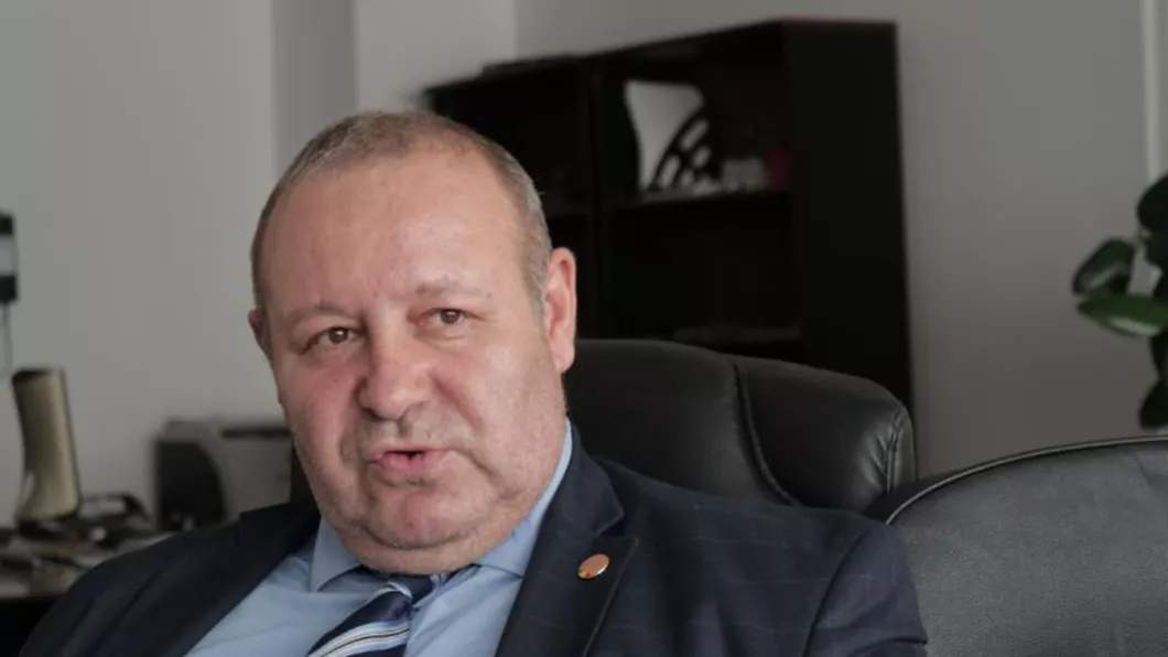 Alegeri în avocatură Vicepreședintele UNBR senatorul Daniel Fenechiu vrea șefia Baroului București Traian Briciu e un câștig extraordinar pentru UNBR - VIDEO